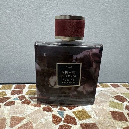 Ladies next velvet - , bloom